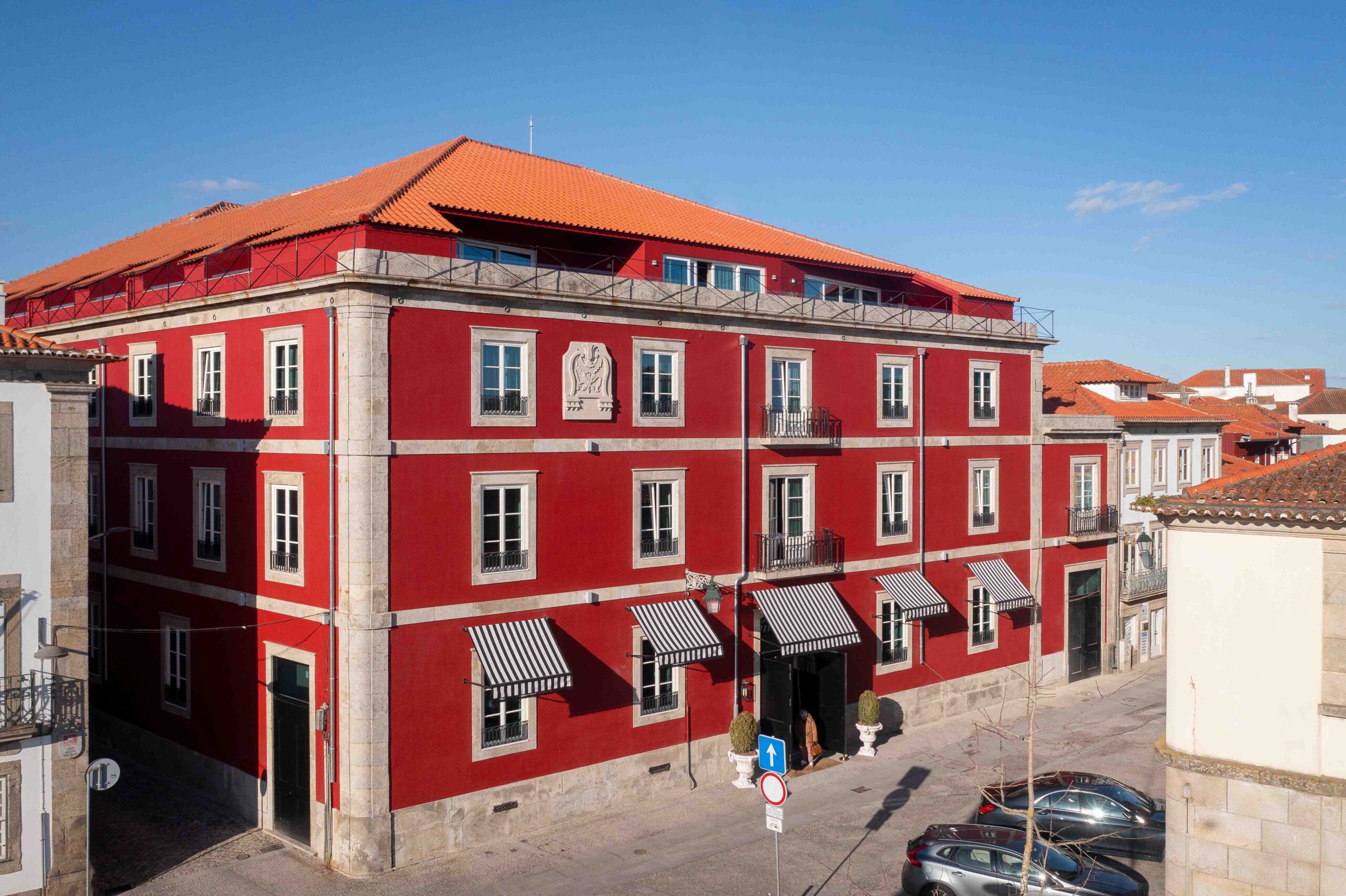 Fachada do hotel AP Dona Aninhas no centro de Viana do Castelo